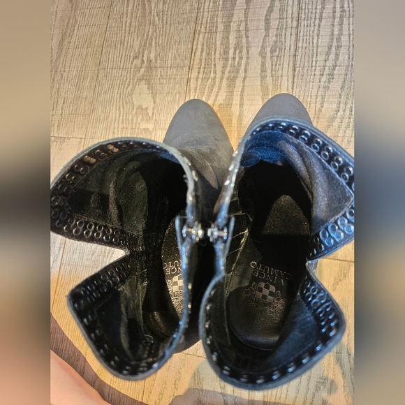 Vince Camuto | Finchie Ankle Bootie, Size 8.5 - Picture 3 of 7